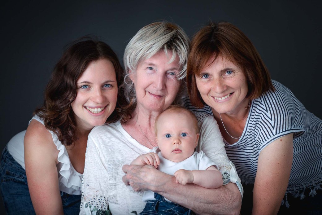 Rodinne_foceni_zeny_z_jednoho_rodu_4_generace03