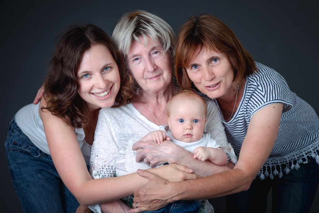 Rodinne_foceni_zeny_z_jednoho_rodu_4_generace04