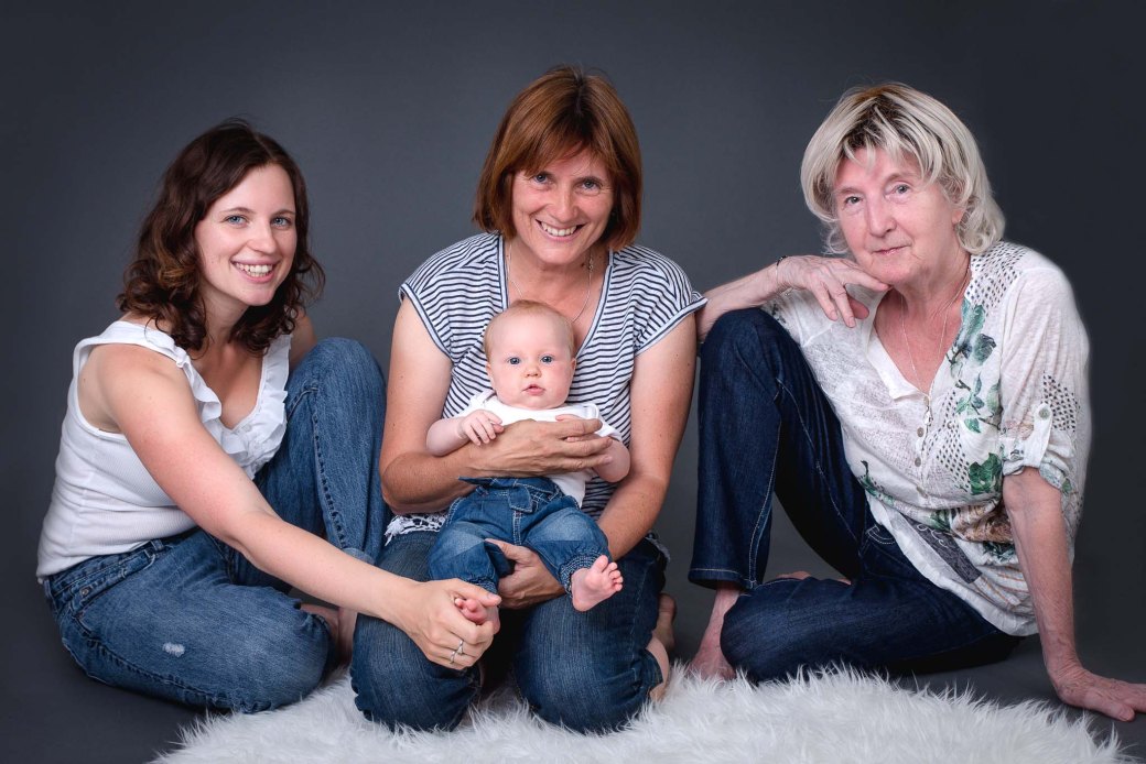 Rodinne_foceni_zeny_z_jednoho_rodu_4_generace12