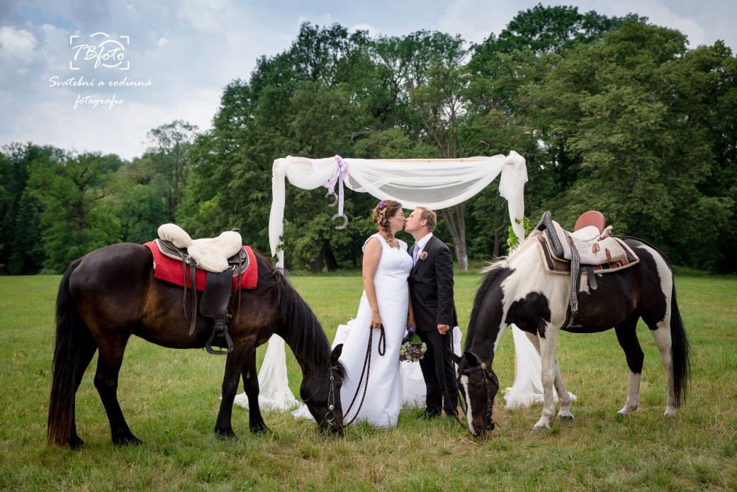Svatba_s_konmi_Kutna_Hora_svatebni_fotograf