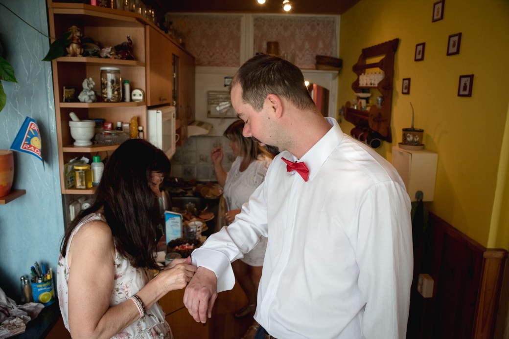 1.Svatebni_pripravy_svatba_na_zamku_Radim15