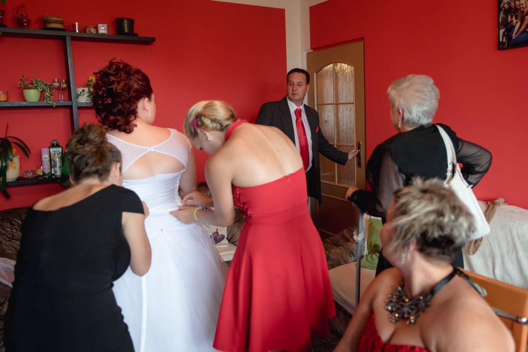 1.Svatebni_pripravy_svatba_na_zamku_Radim17