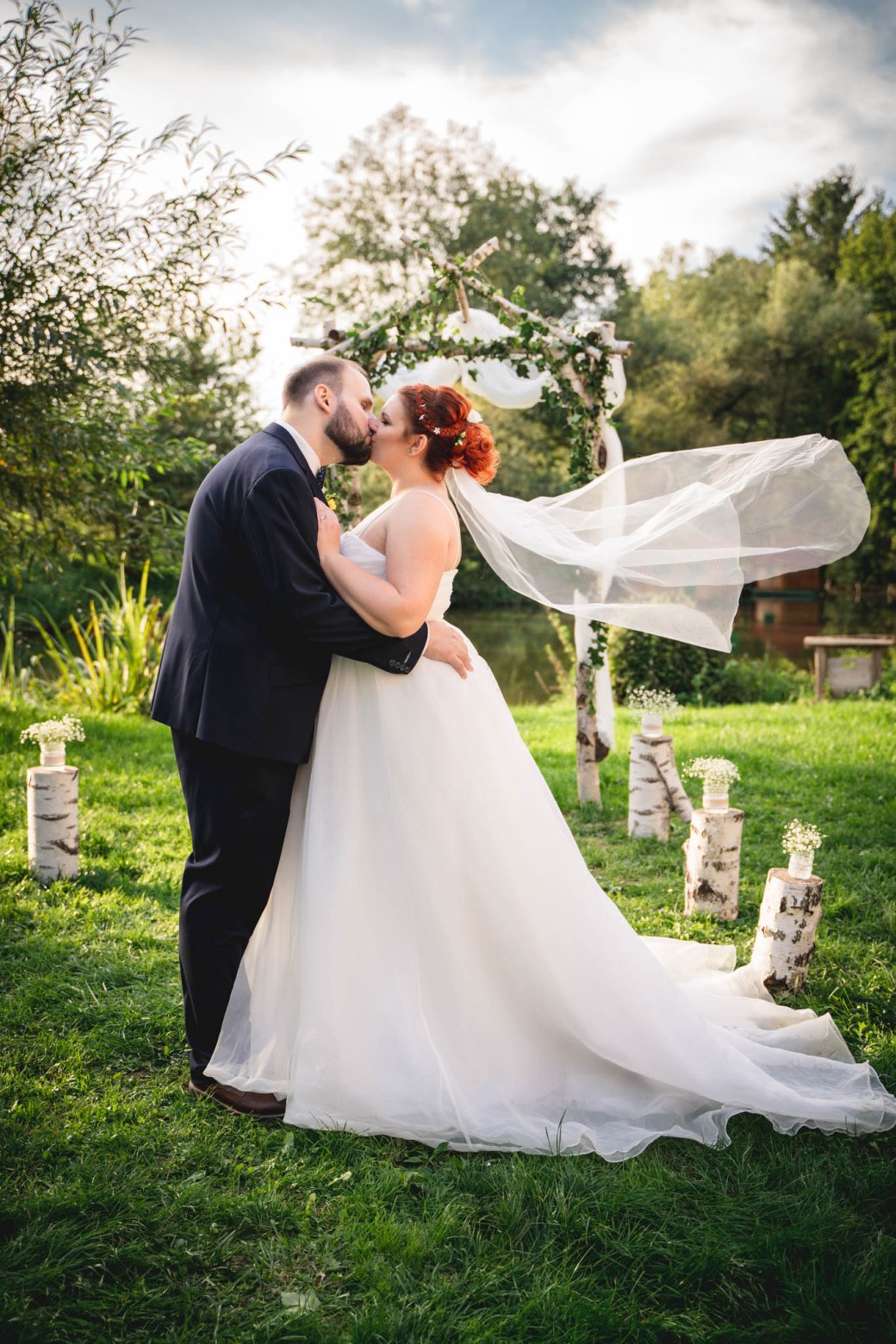 Svatba_mlyn_stribrna_skalice_svatebni_fotograf_047