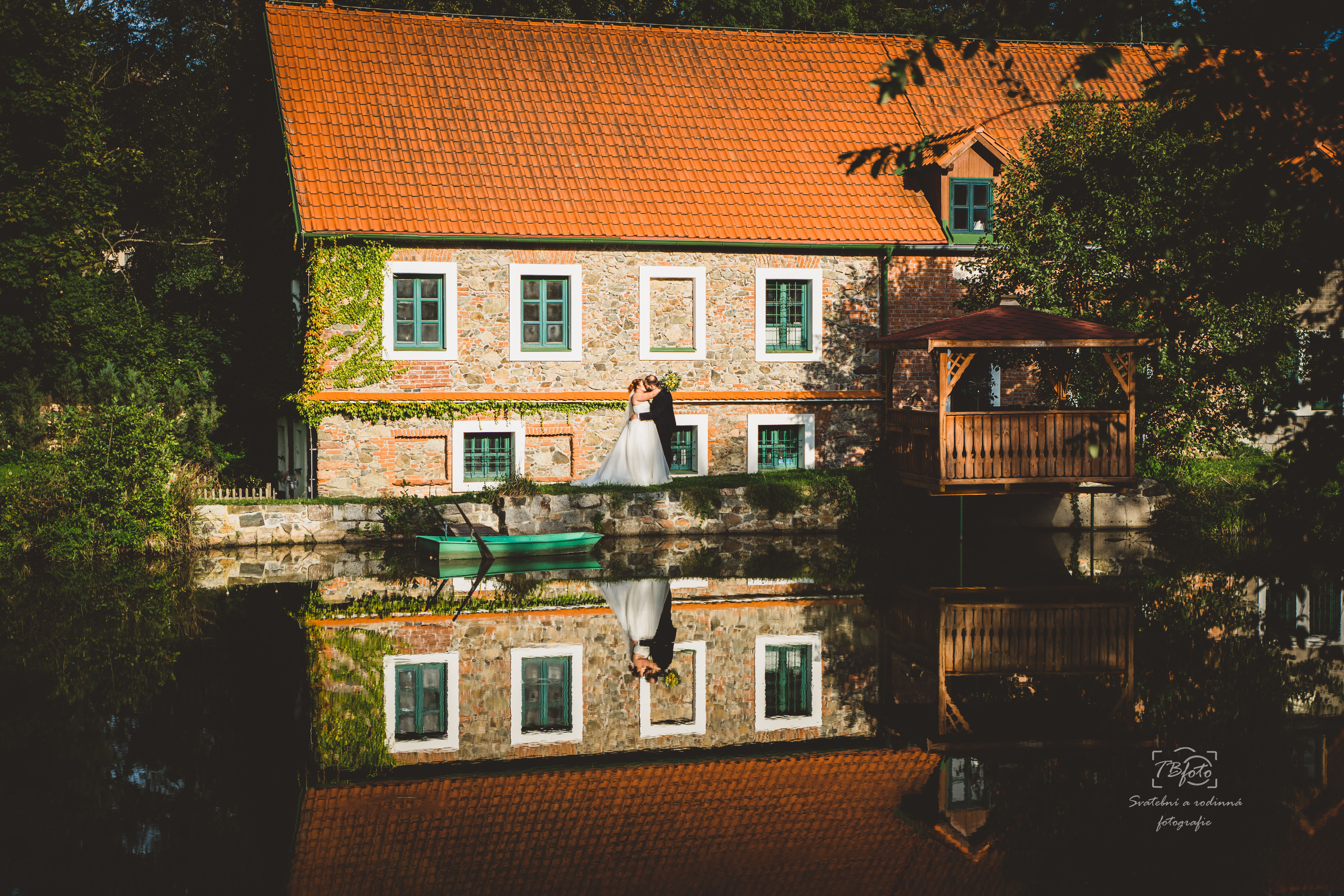 Svatebni_fotograf_svatby_ve_mlyne_stribrna_skalice