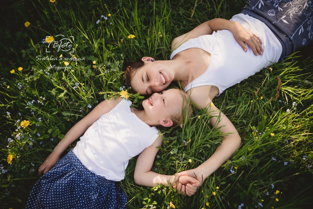 Rodinne_foceni_na_zahrade