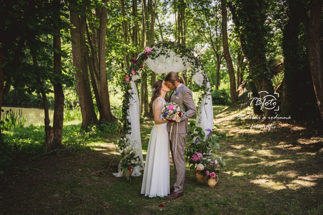 Svatba_v_Krcme_na_Konci_sveta_malesov